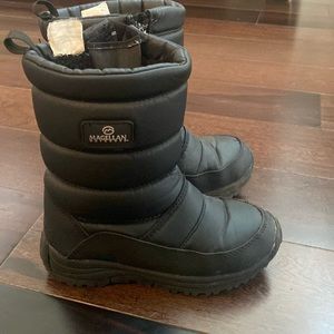 Snow boots size 2 black